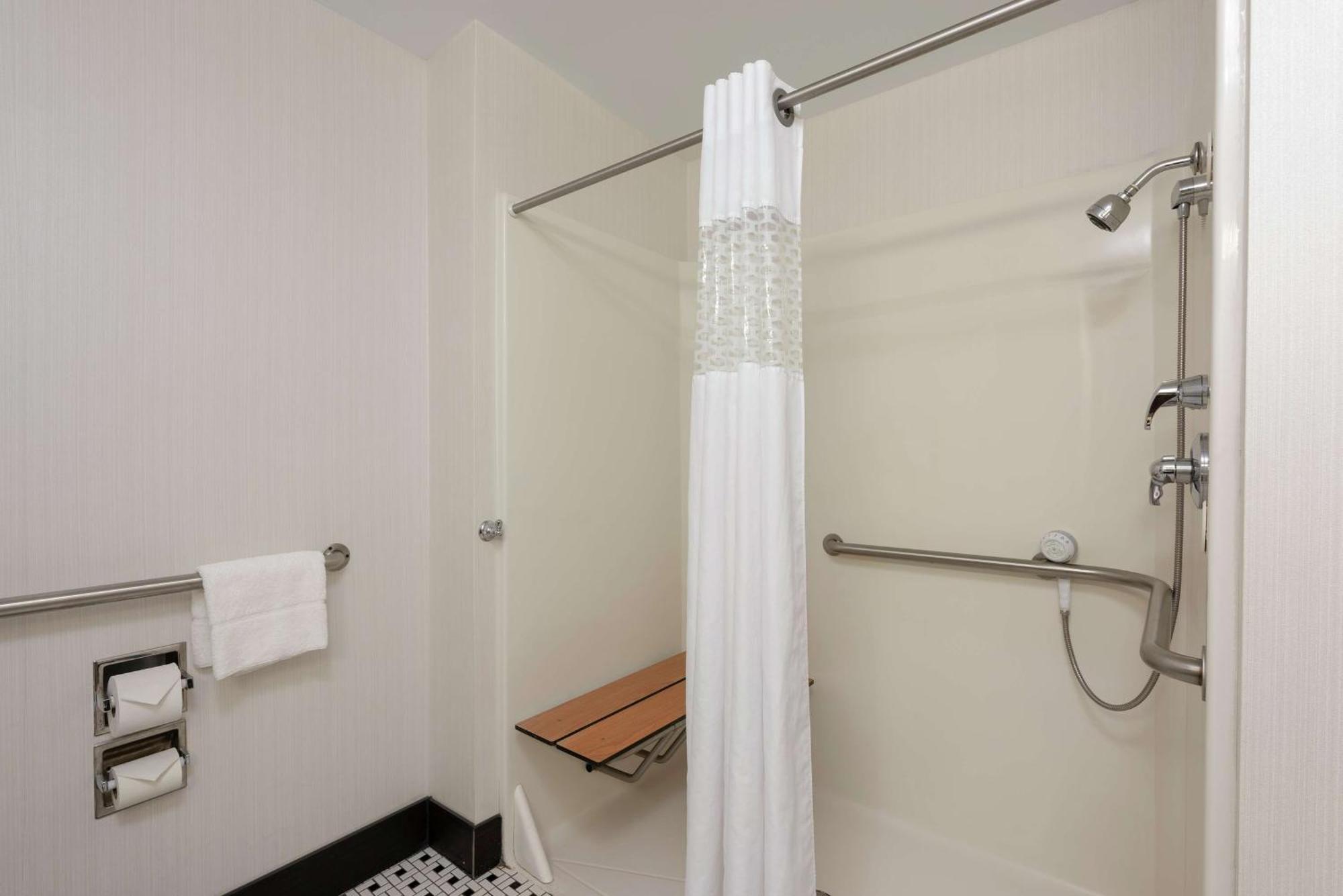 Hampton Inn Akron-South Экстерьер фото