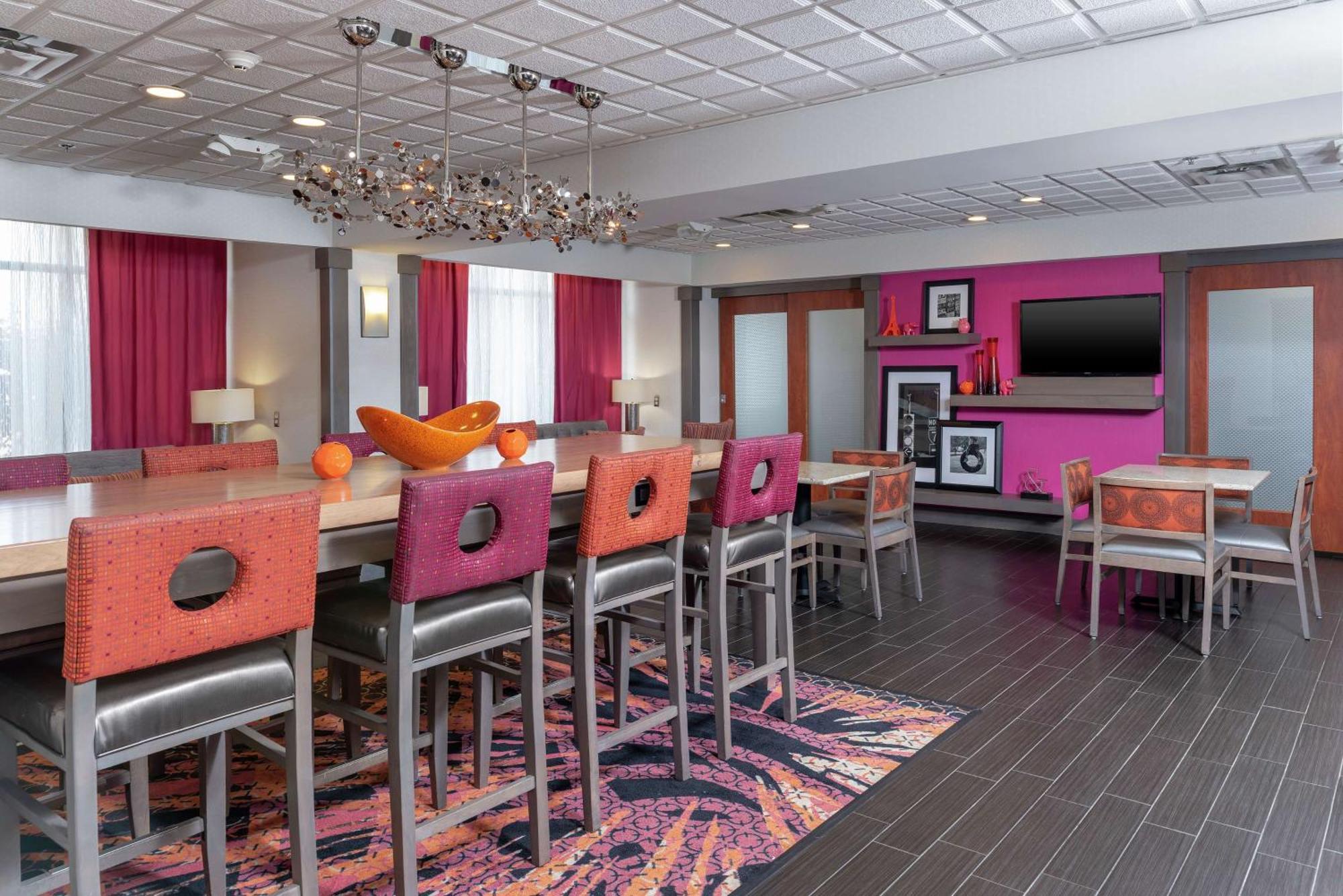 Hampton Inn Akron-South Экстерьер фото