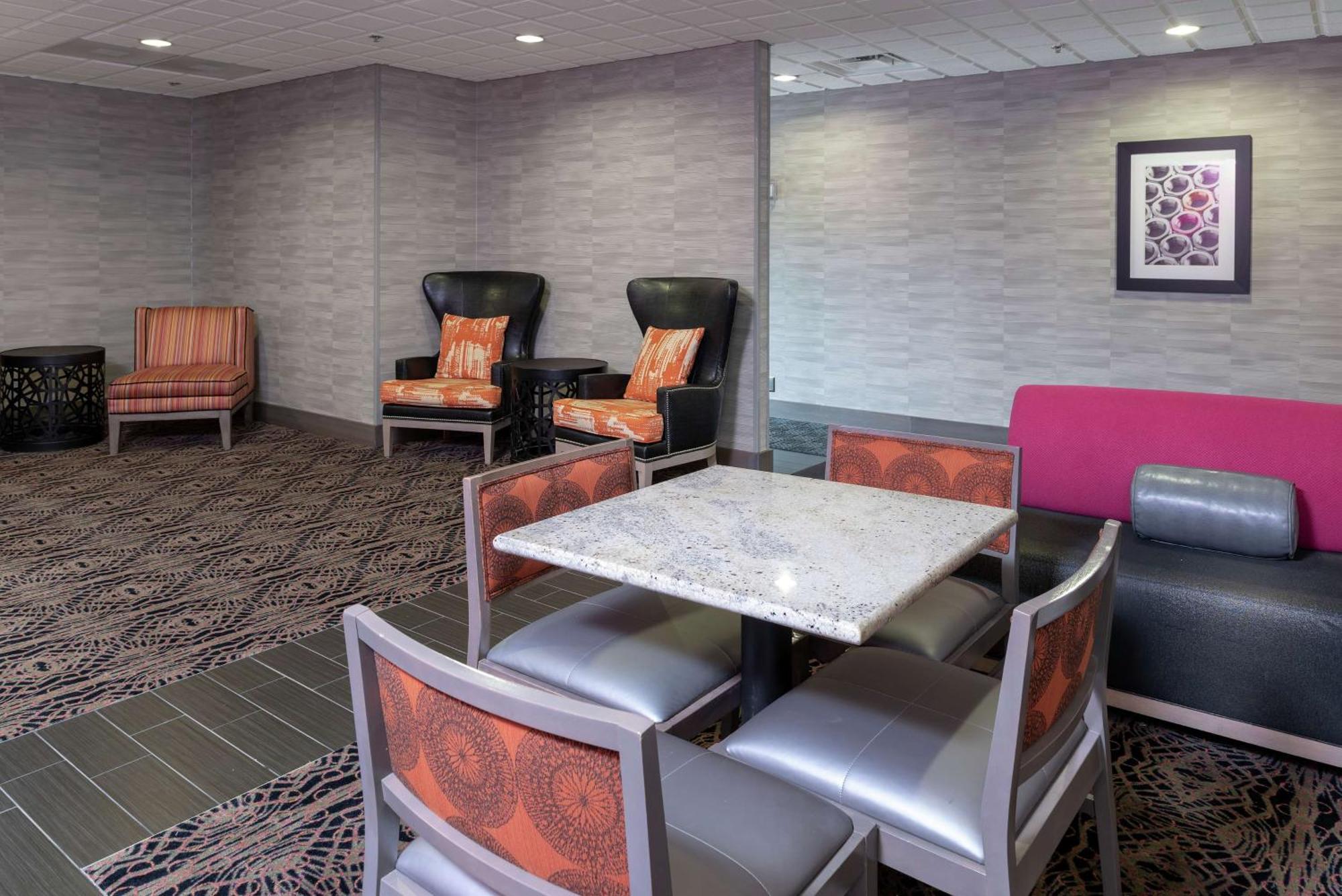 Hampton Inn Akron-South Экстерьер фото