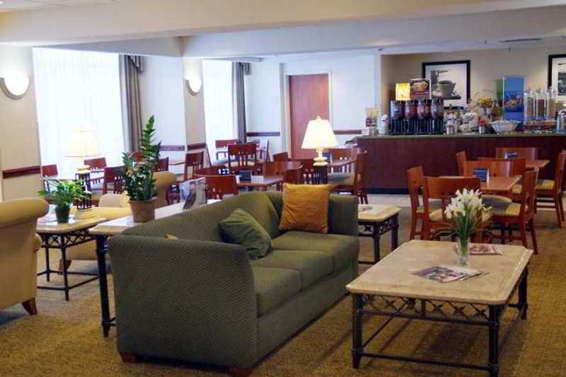 Hampton Inn Akron-South Ресторан фото