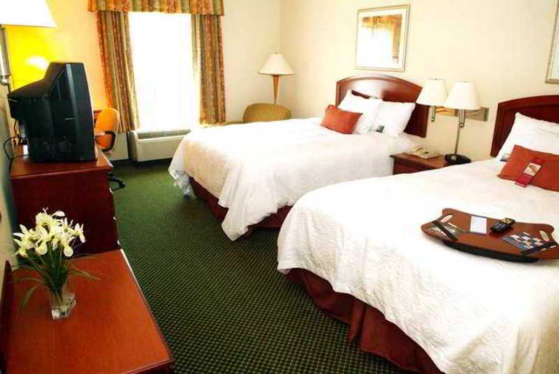 Hampton Inn Akron-South Номер фото